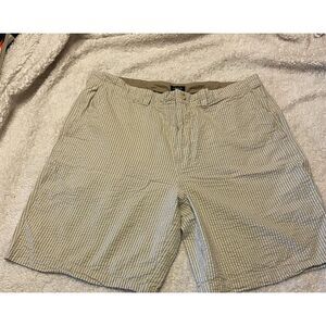 Izod Mens Seersucker Shorts Tan and White‎ Stripped 38 Flat front Chino